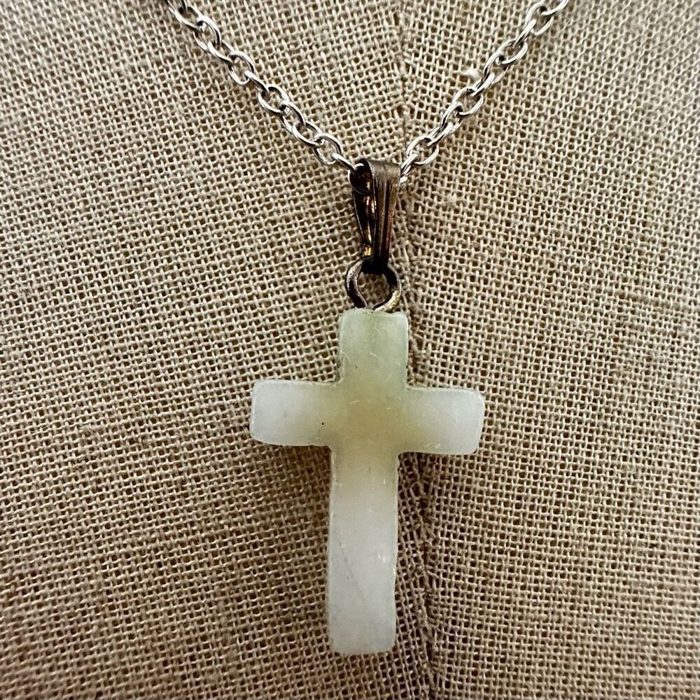 Light green cross pendant necklace